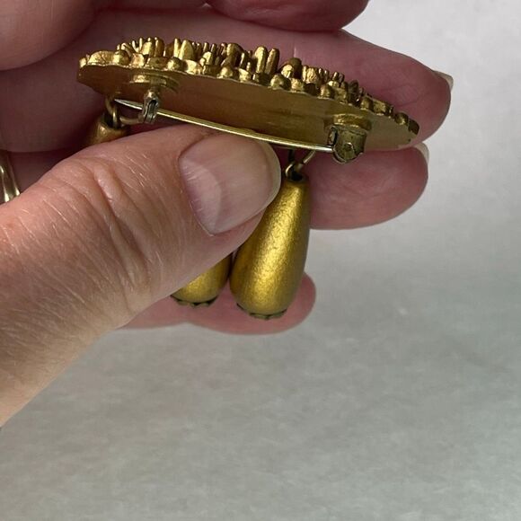 Vintage celluloid float dangle gold tone brooch - Picture 6 of 9